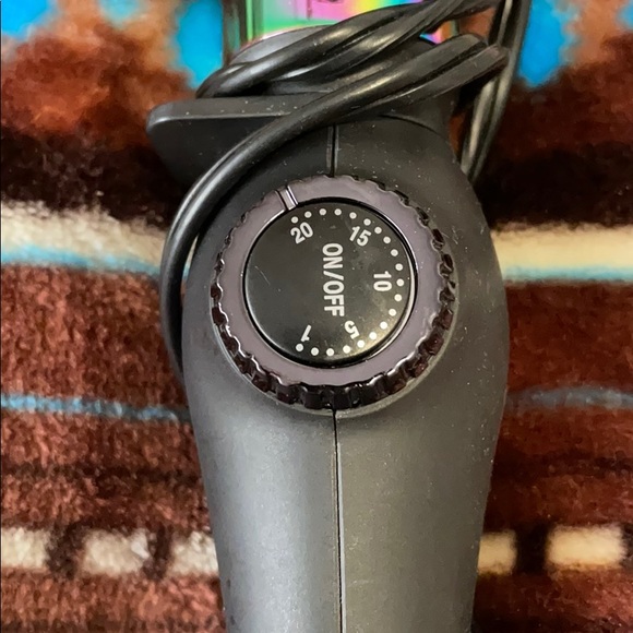 1 1/2 inch curling wand - Picture 2 of 3